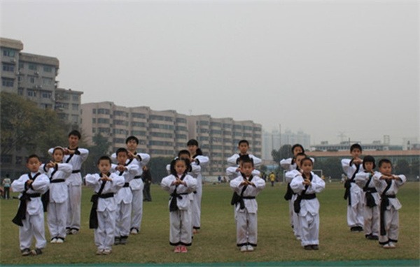 新精武少兒武術(shù) 以武修身，以德養(yǎng)性